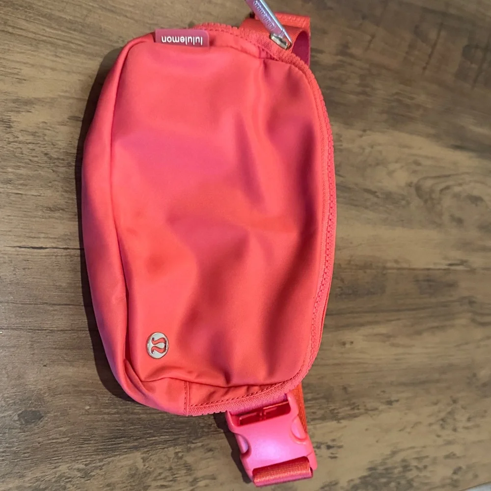 Lululemon Coral Belt Bag - Picture 2 of 4